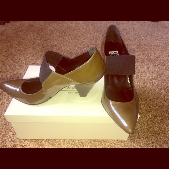 Barneys New York CO-OP Shoes - ⭐️EUC Barneys New York Co-op Patent Leather Pumps